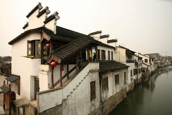 石家庄特大强降雨导致多个路段积水严重，当地的交通是否陷入了瘫痪状态？游戏画面
